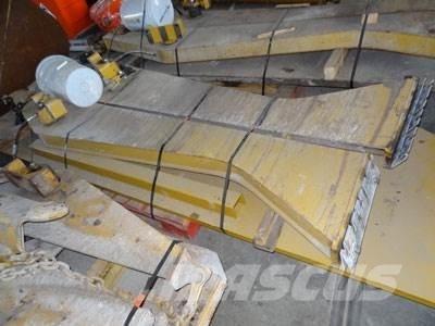 CAT 740 Tailgate Other components