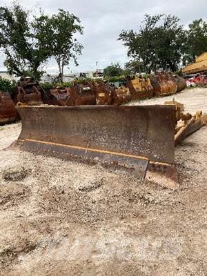 CAT D8T Angle Blade Other components