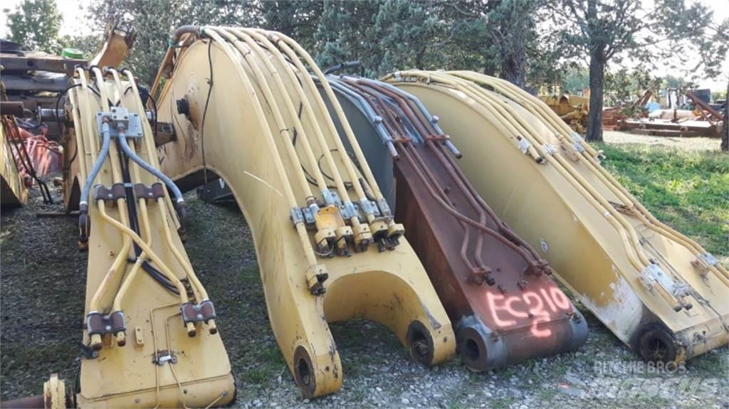 CAT 231D Chassis and suspension