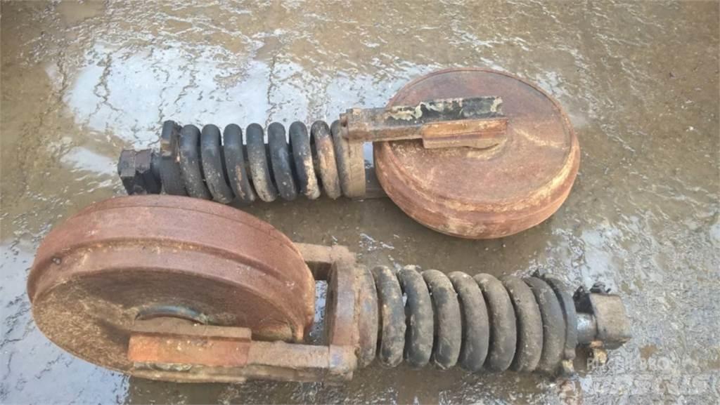 CAT 312D Tracks, chains and undercarriage