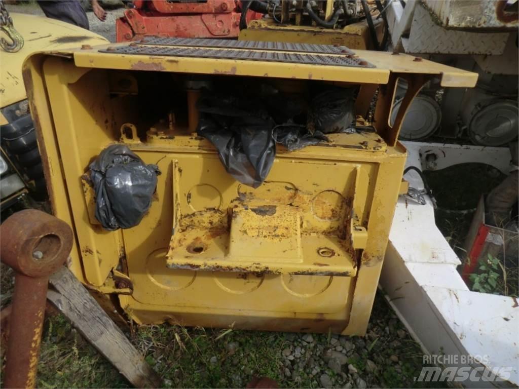 CAT 323D Other