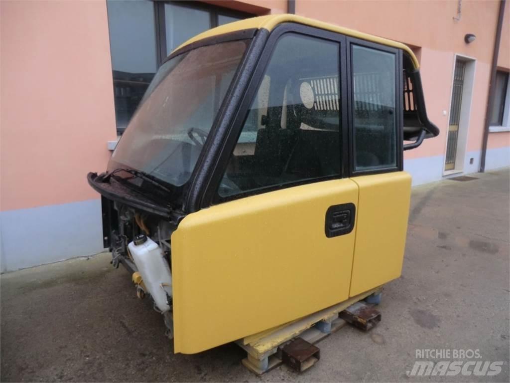 CAT 735 Chassis and suspension