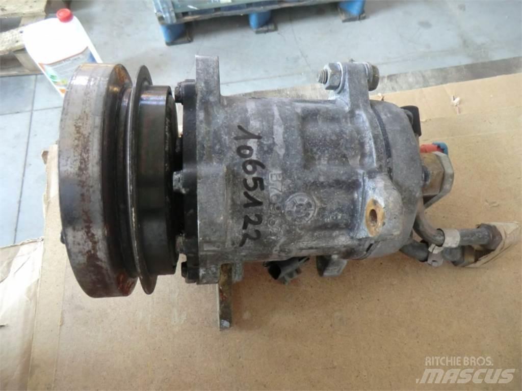 CAT 928G Other