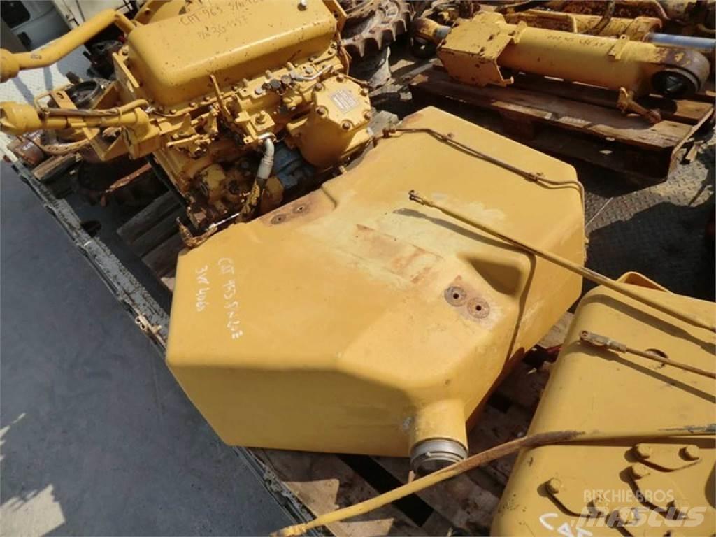 CAT 953 Chassis and suspension