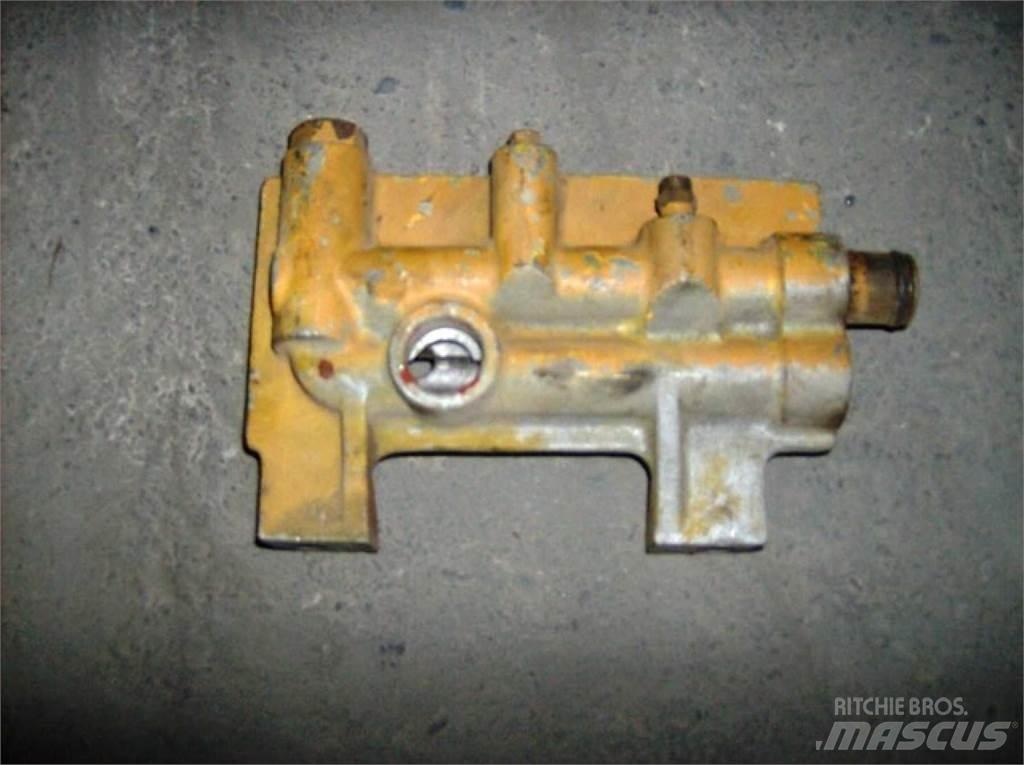 CAT 988 Chassis and suspension