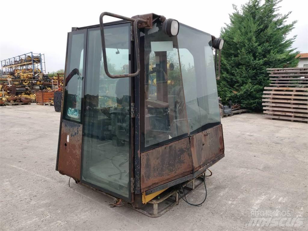CAT 988G Chassis and suspension