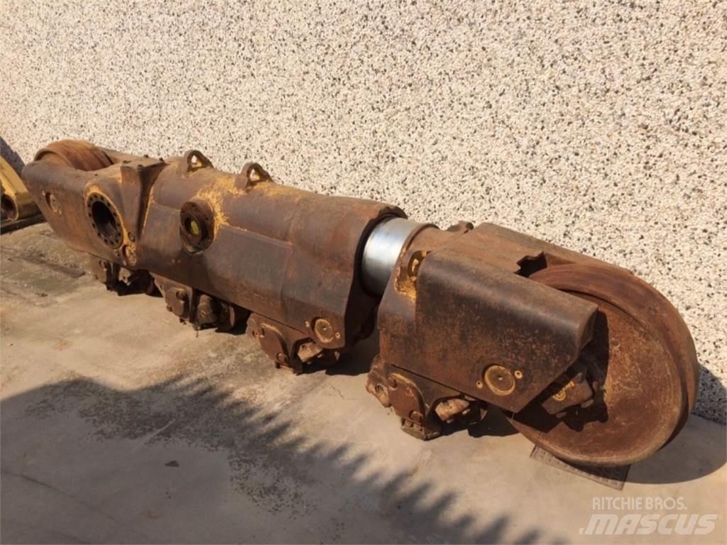 CAT  D8L Tracks, chains and undercarriage