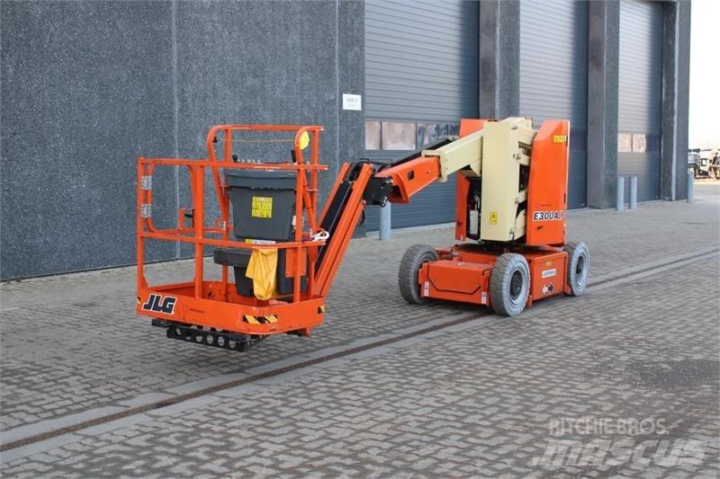 JLG E300AJP Articulated boom lifts