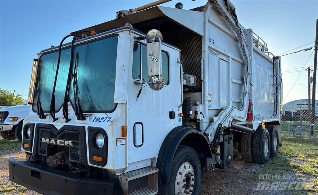 Mack 600 Waste trucks