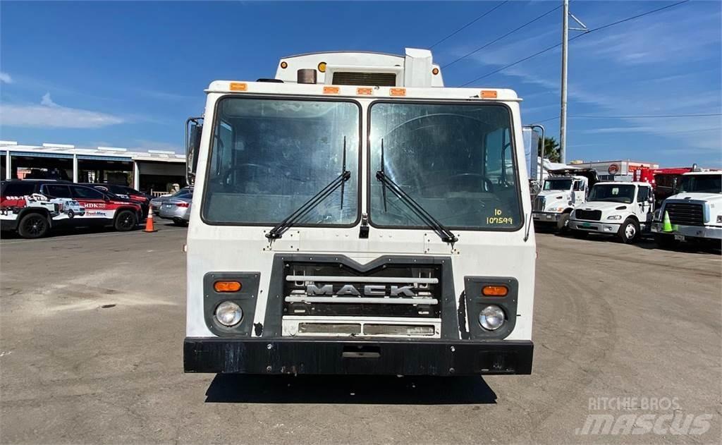 Mack LEU613 Waste trucks