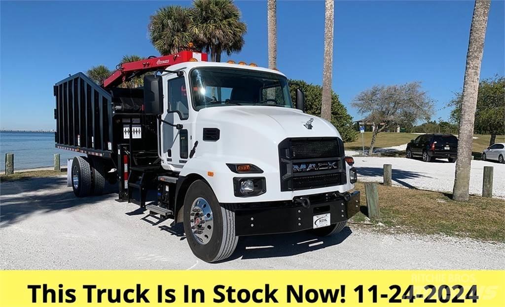 Mack MD7 Grapples