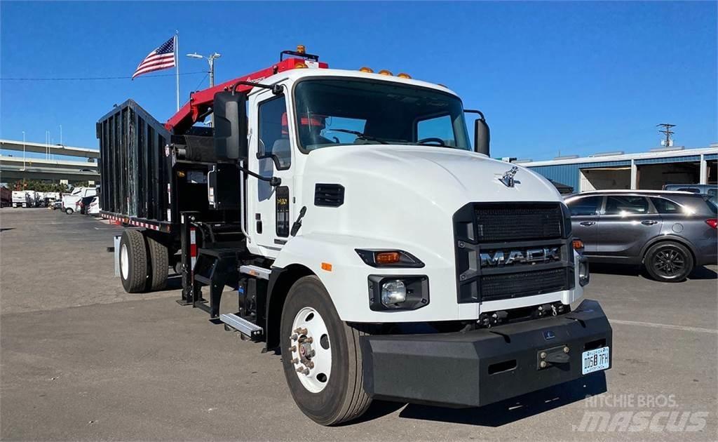 Mack MD7 Grapples