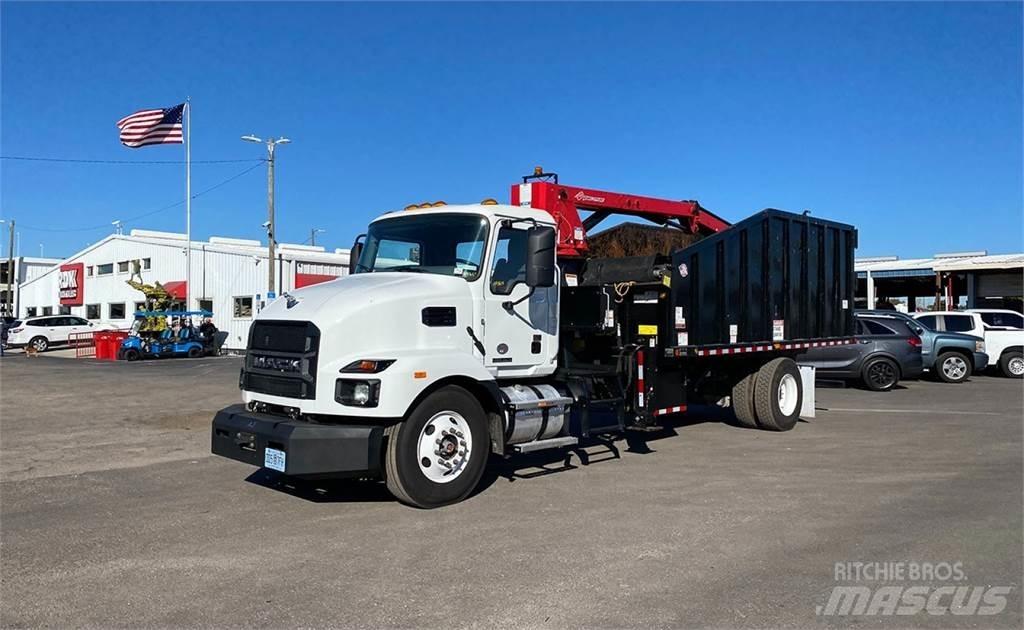 Mack MD7 Grapples