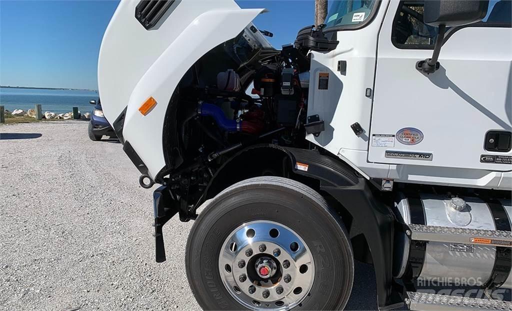 Mack MD7 Grapples