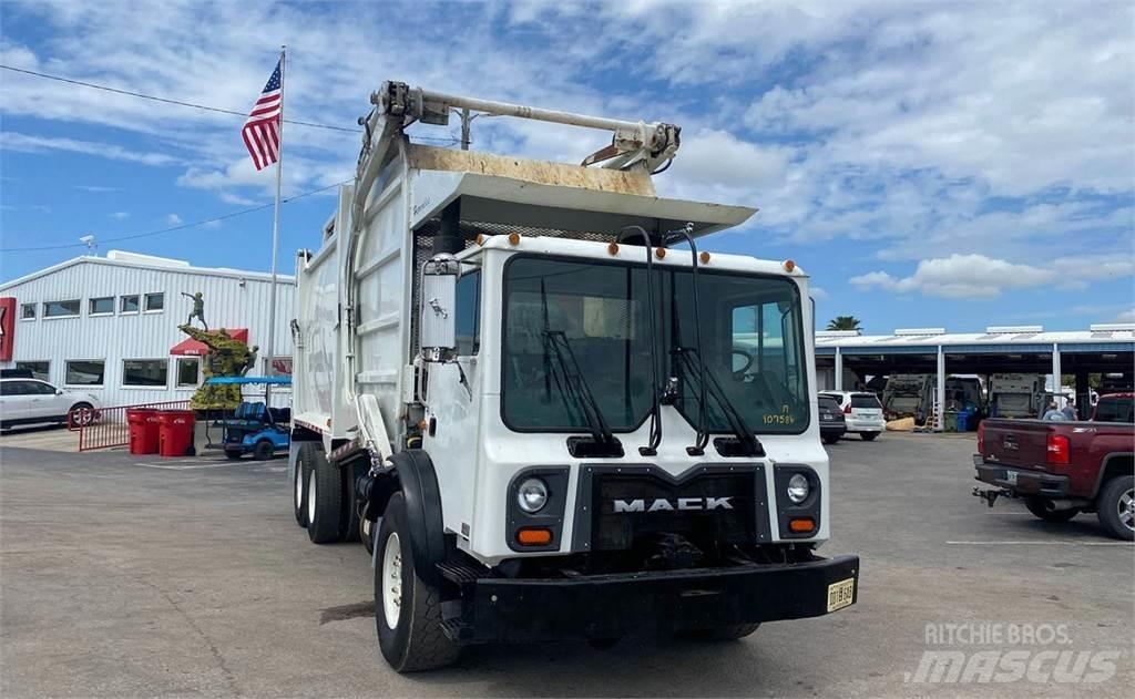 Mack MR688S Waste trucks