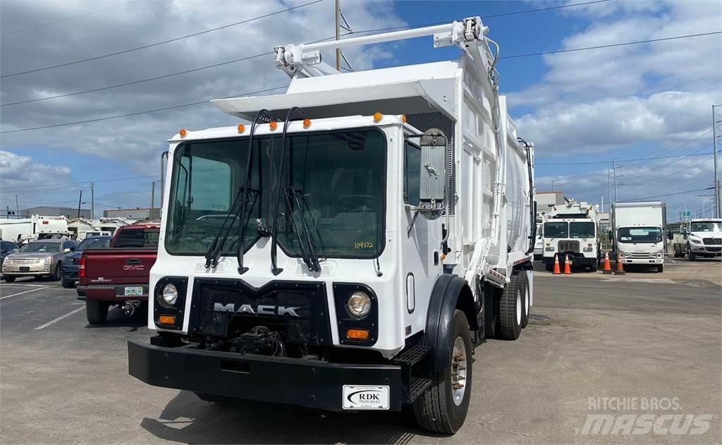 Mack MRU Waste trucks