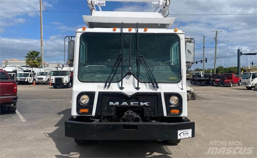 Mack MRU Waste trucks