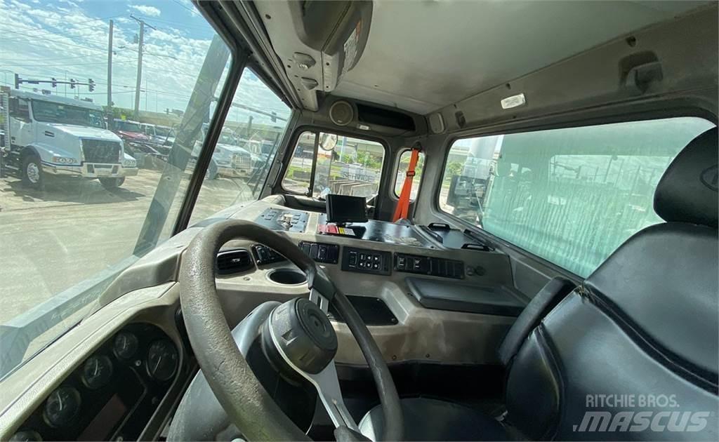 Peterbilt 320 Waste trucks