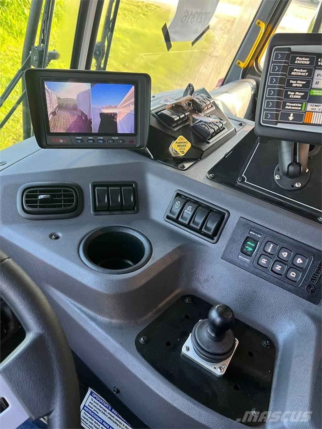 Peterbilt 520 Waste trucks