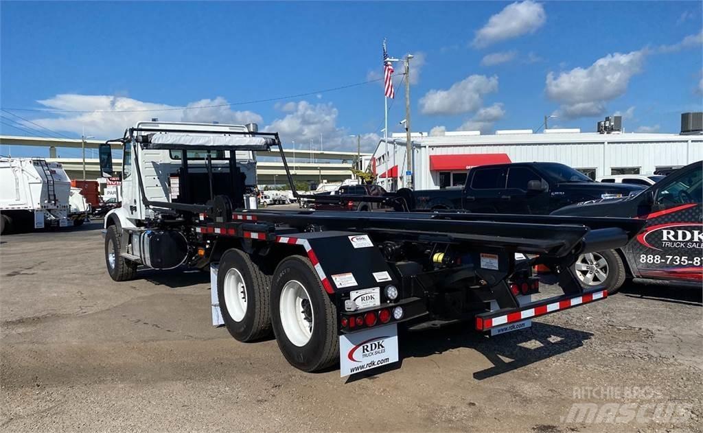 Volvo VHD Demountable trucks
