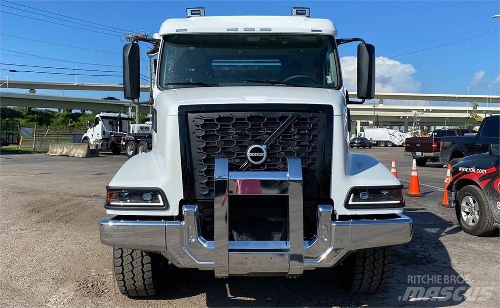 Volvo VHD Demountable trucks