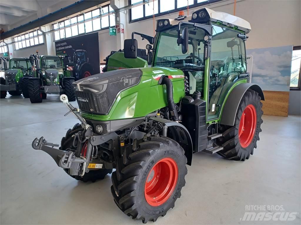 Fendt 211F Tractors