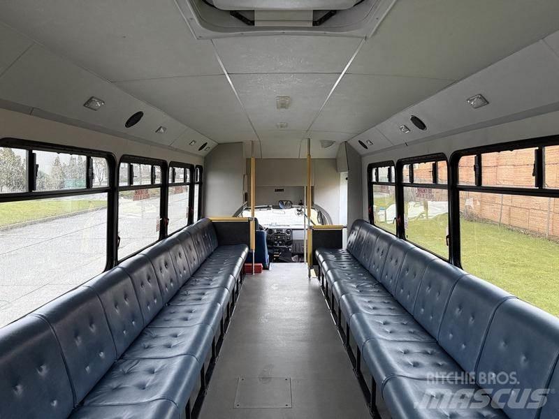 Ford F-550 Mini bus