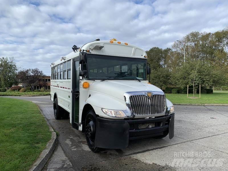 International 4200 Mini bus