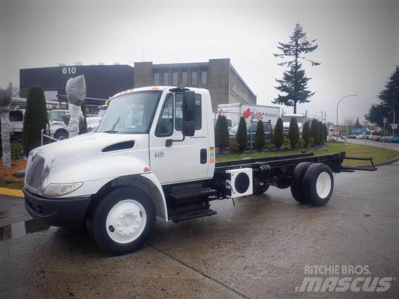 International 4300 Chassis Cab trucks