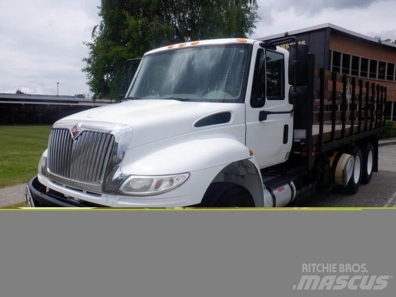 International 4400 Flatbed / Dropside trucks