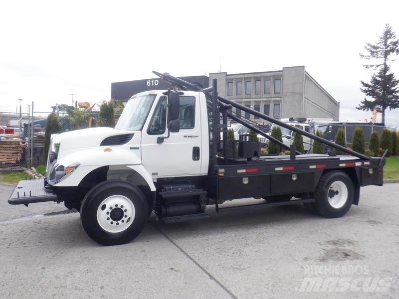International 7300 Flatbed / Dropside trucks