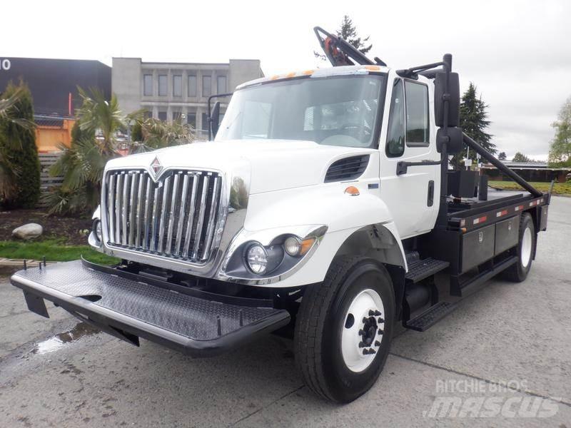 International 7300 Flatbed / Dropside trucks