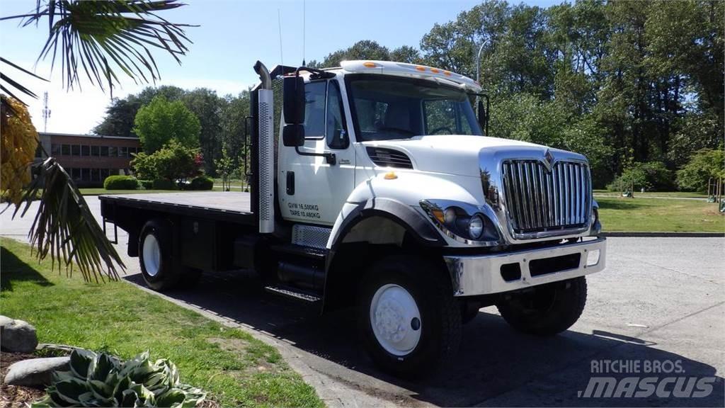 International 7400 Flatbed / Dropside trucks