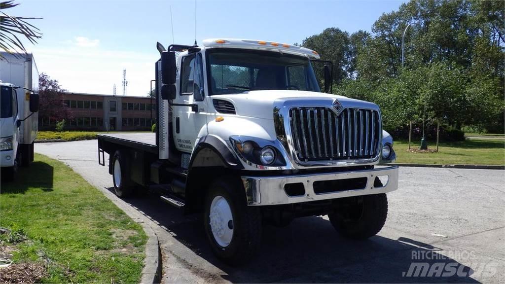 International 7400 Flatbed / Dropside trucks