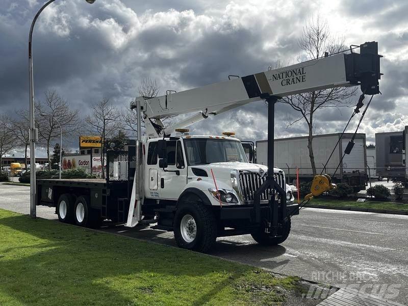 International 7500 Truck mounted cranes
