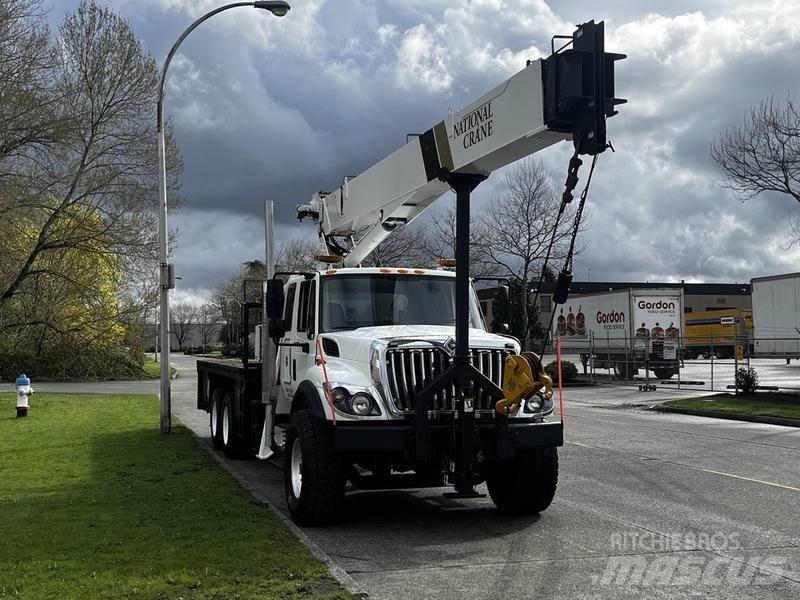 International 7500 Truck mounted cranes