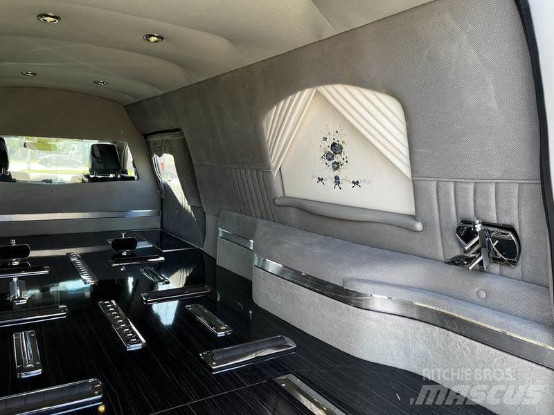 Lincoln MKT Cars
