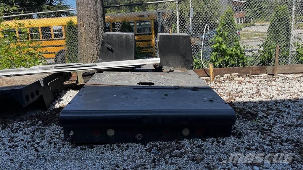  Service Flat Deck Flatbed / Dropside trucks