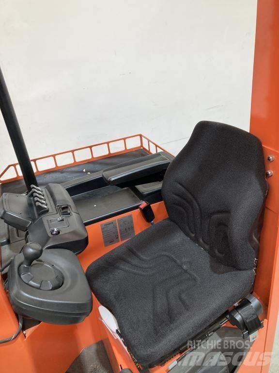 BT FRE270 4-way reach truck