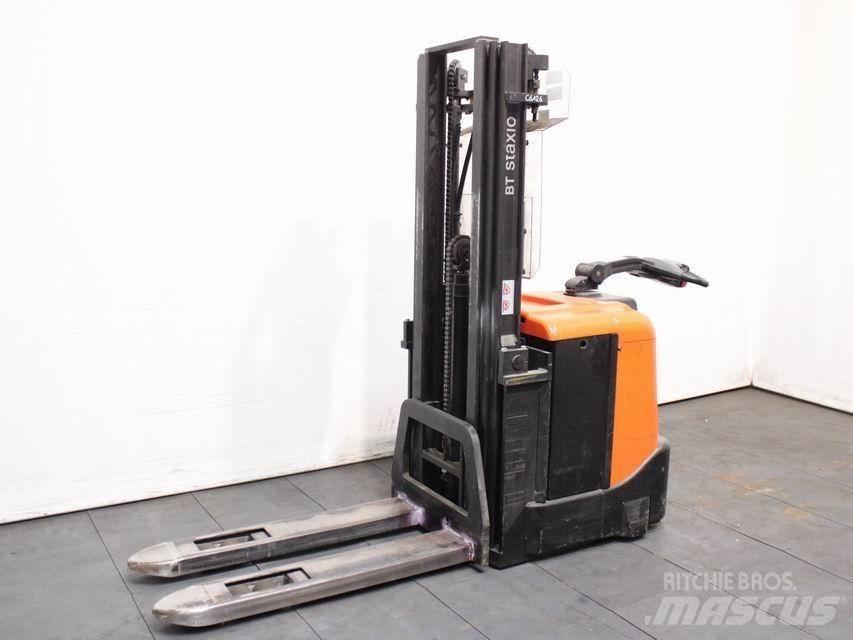 BT SPE 125 Pedestrian stacker