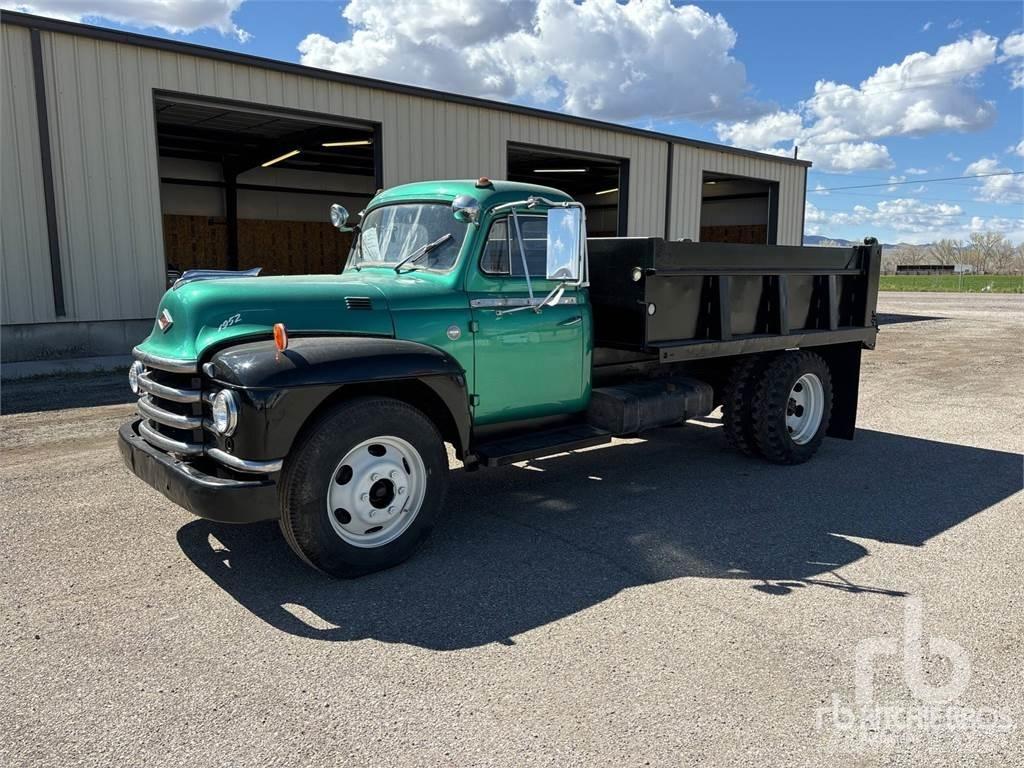 Diamond T322 Tipper trucks