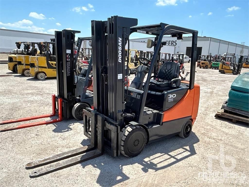 Doosan GC30E-5 Diesel trucks