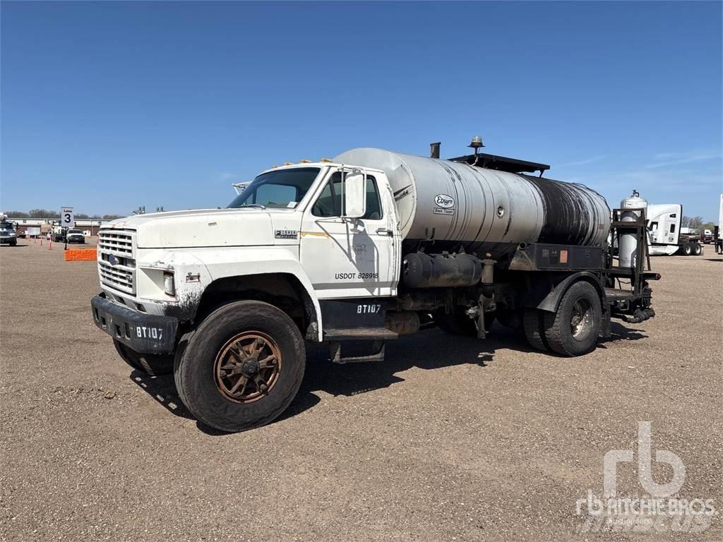 Ford F800 Bitumen sprayers