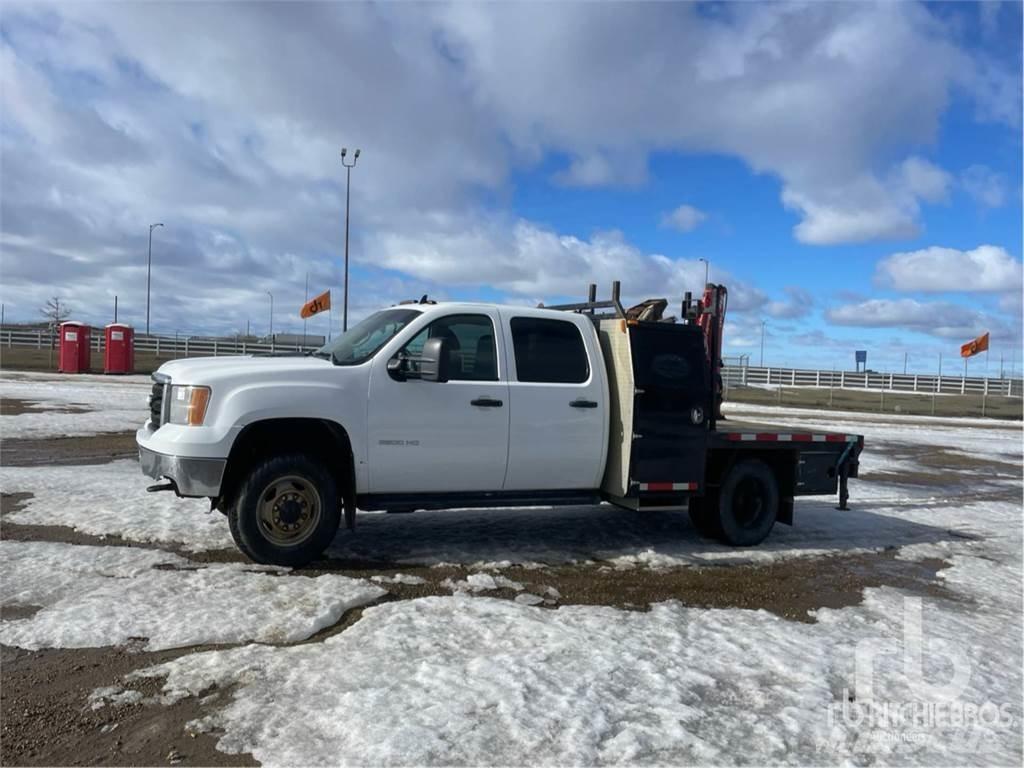 GMC 3500HD Truck mounted cranes