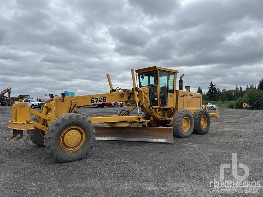 John Deere 672B Graders