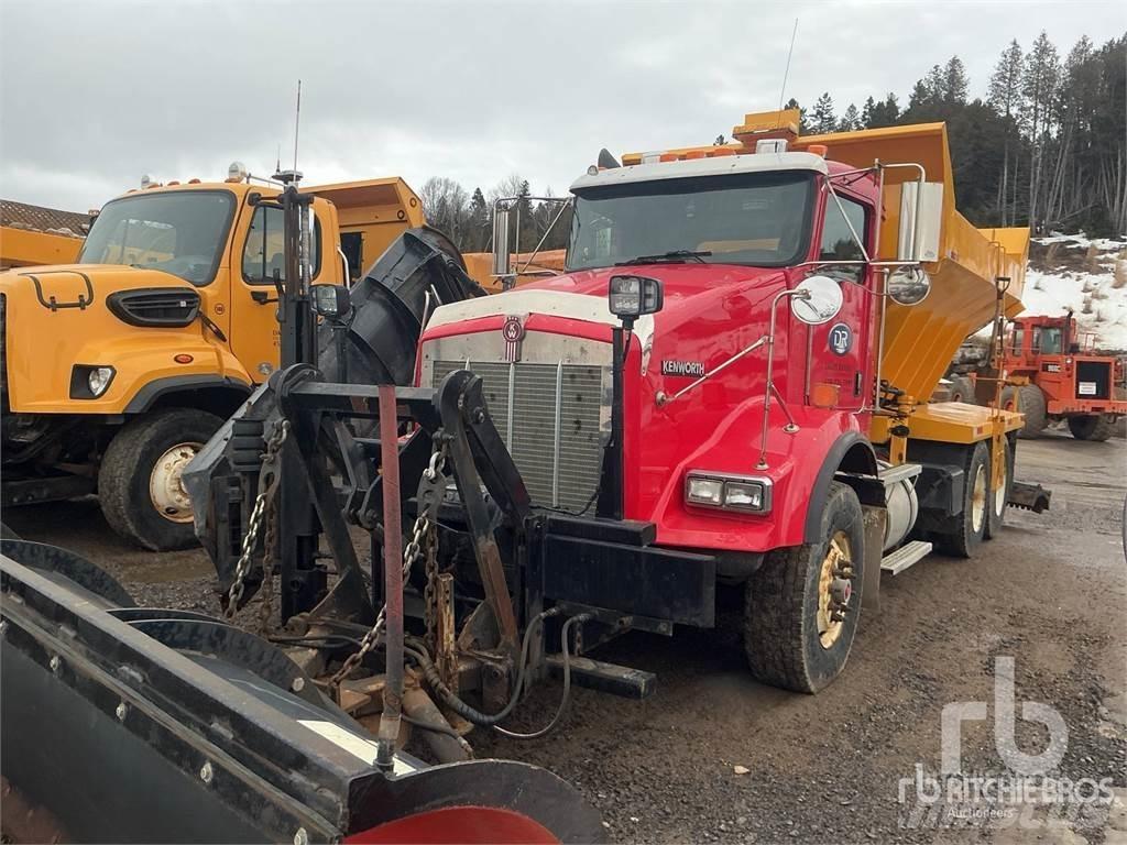 Kenworth T800 Snow blades and plows