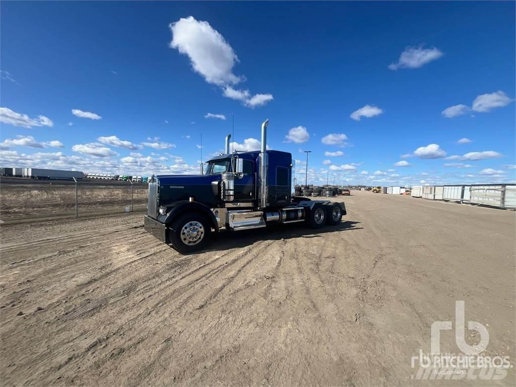 Kenworth W900 Prime Movers