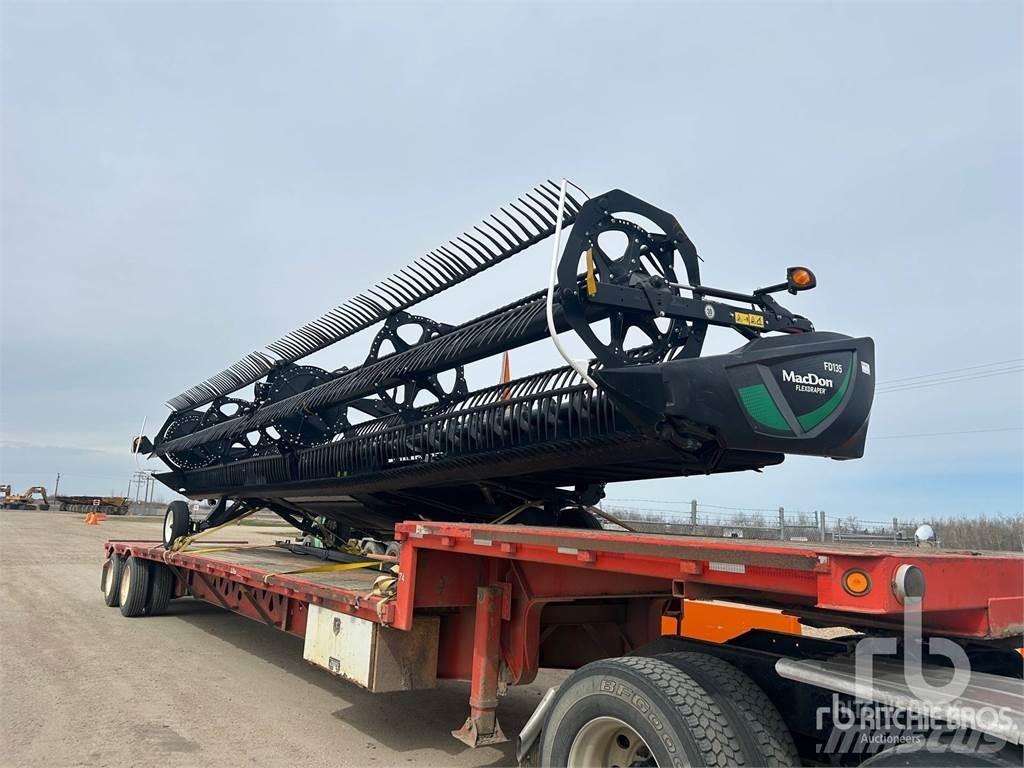 MacDon FD135 Combine harvester heads