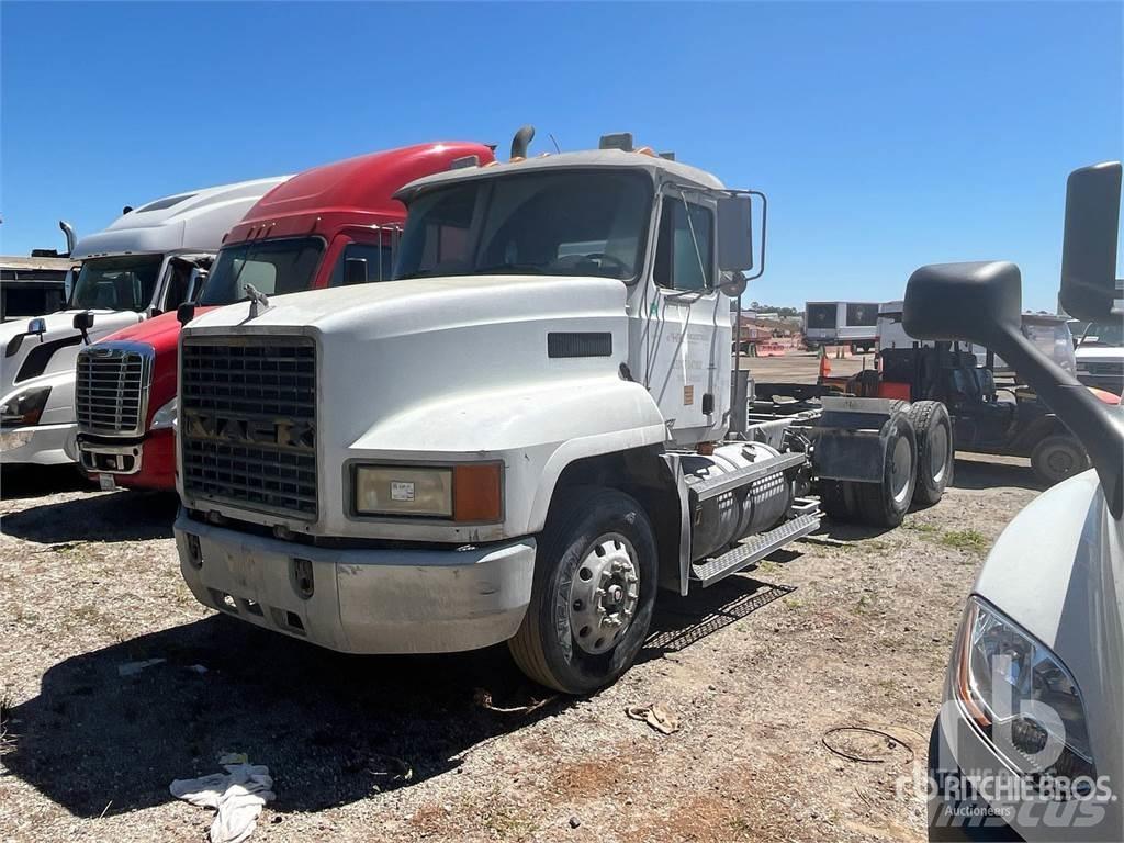 Mack CH613 Prime Movers