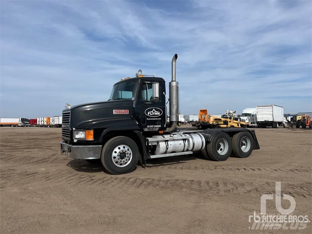 Mack CH613 Prime Movers